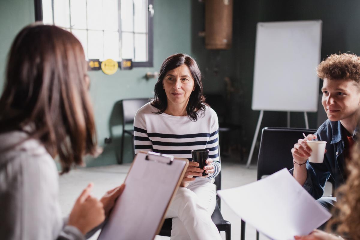 therapist and group of patients discussing finding a depression center near lebanon pa