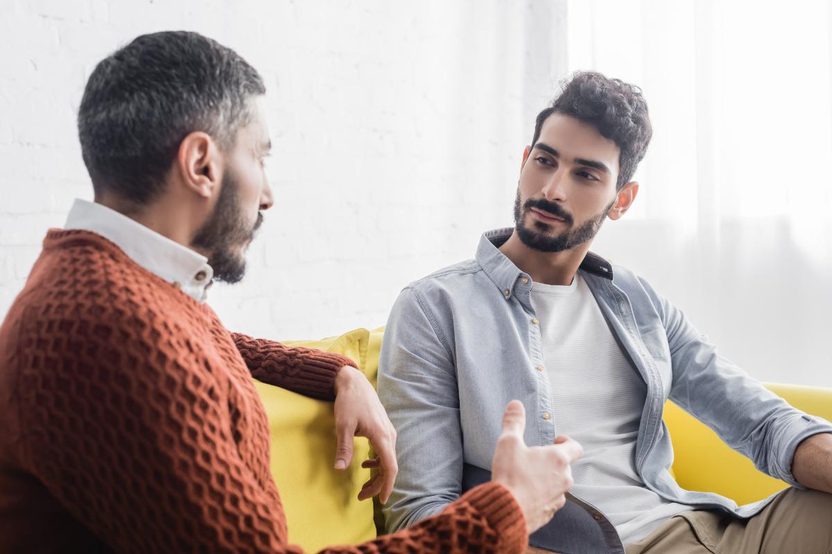 What is Dual Diagnosis counselor and patient on couch during session explaining what is dual diagnosis