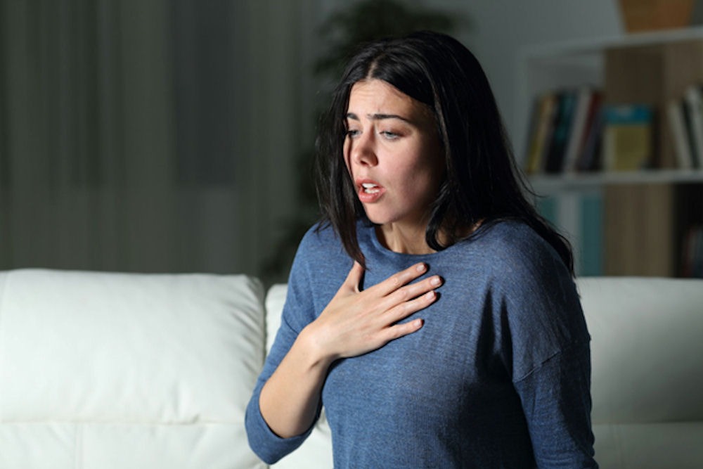 effective-anxiety-treatment-center a woman dealing with anxiety